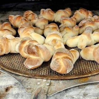 40 Garlic Knots W/garlic Knots___